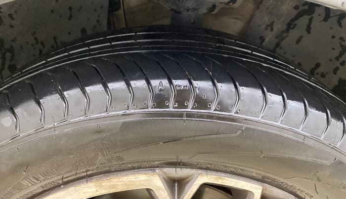2021 Skoda KUSHAQ STYLE 1.5L TSI DSG, Petrol, Automatic, 1,13,066 km, Right Front Tyre Tread