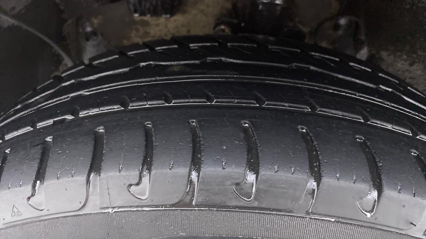 2016 Renault Duster RXL PETROL 104, Petrol, Manual, 55,728 km, Left Front Tyre Tread