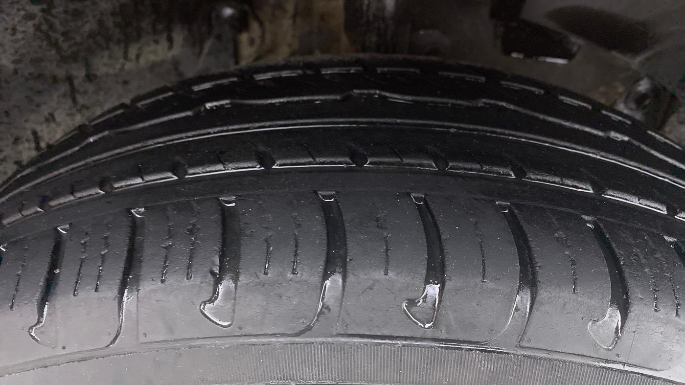 2016 Renault Duster RXL PETROL 104, Petrol, Manual, 55,728 km, Right Front Tyre Tread