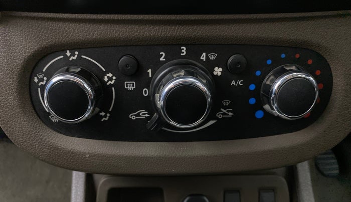 2016 Renault Duster RXL PETROL 104, Petrol, Manual, 55,728 km, AC Unit - Directional switch has minor damage
