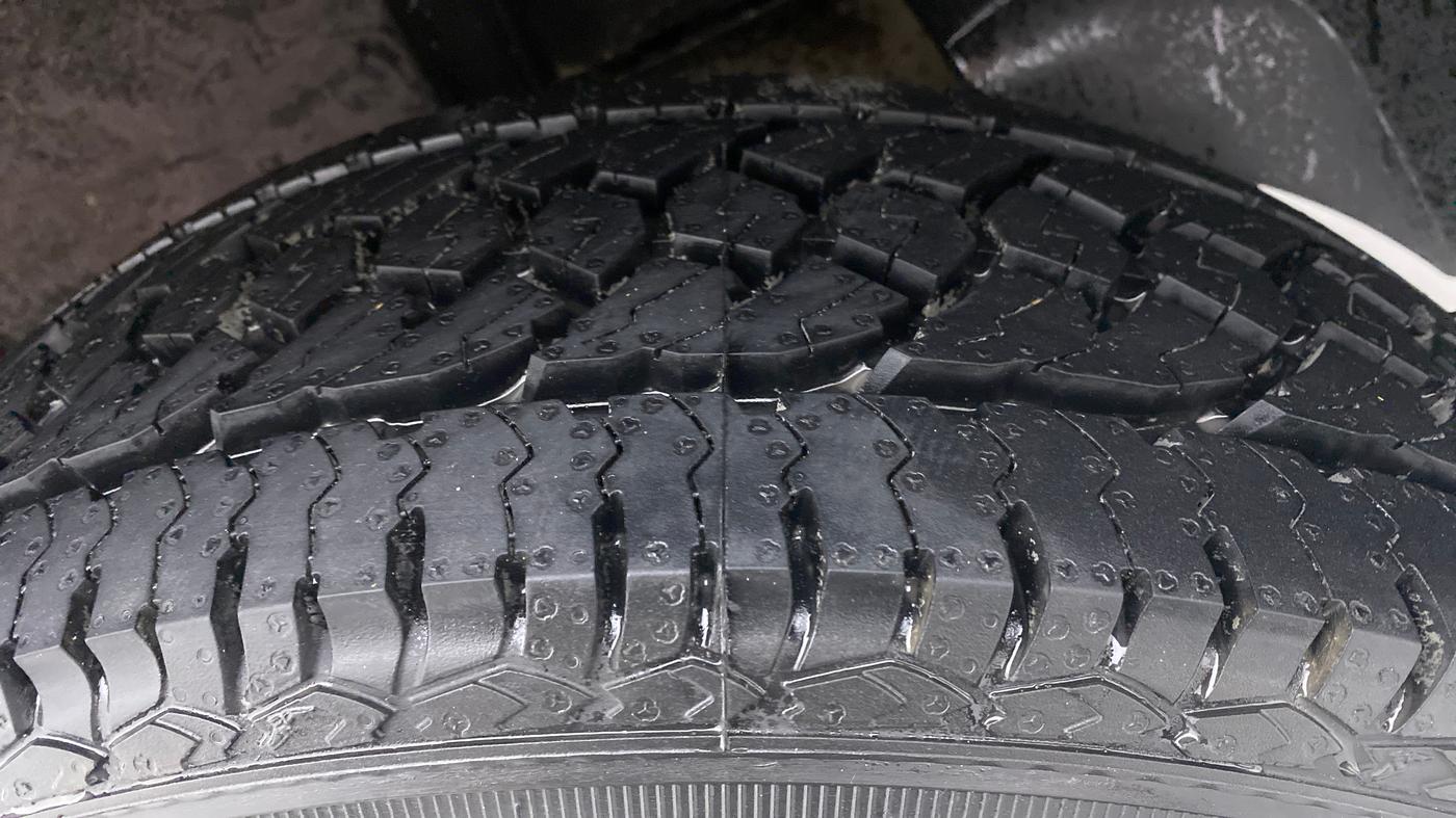 2016 Renault Duster RXL PETROL 104, Petrol, Manual, 55,728 km, Left Rear Tyre Tread