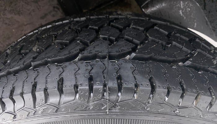 2016 Renault Duster RXL PETROL 104, Petrol, Manual, 55,728 km, Left Rear Tyre Tread
