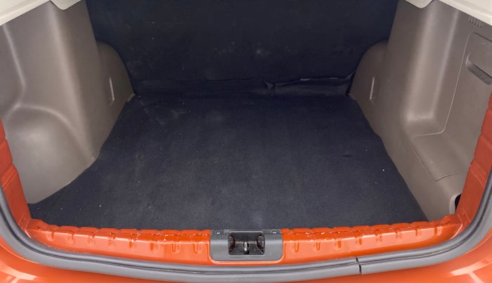 2016 Renault Duster RXL PETROL 104, Petrol, Manual, 55,728 km, Boot Inside