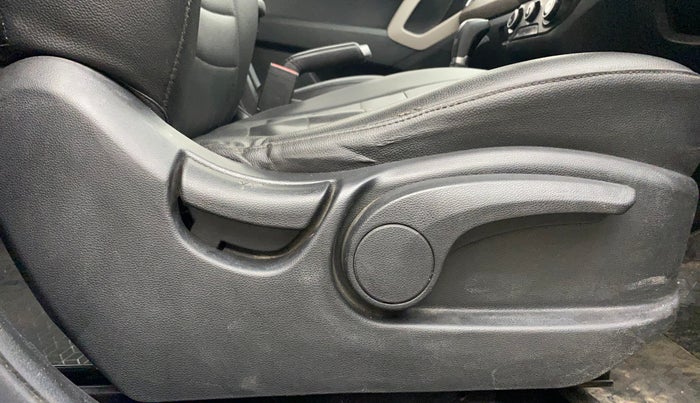 2019 Hyundai Creta S AT 1.6 DIESEL, Diesel, Automatic, 52,712 km, Driver Side Adjustment Panel