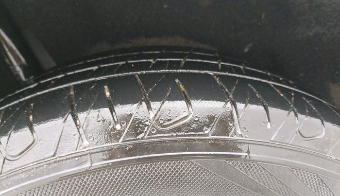 2016 Ford Ecosport TITANIUM 1.5L PETROL AT, Petrol, Automatic, 71,030 km, Right Rear Tyre Tread