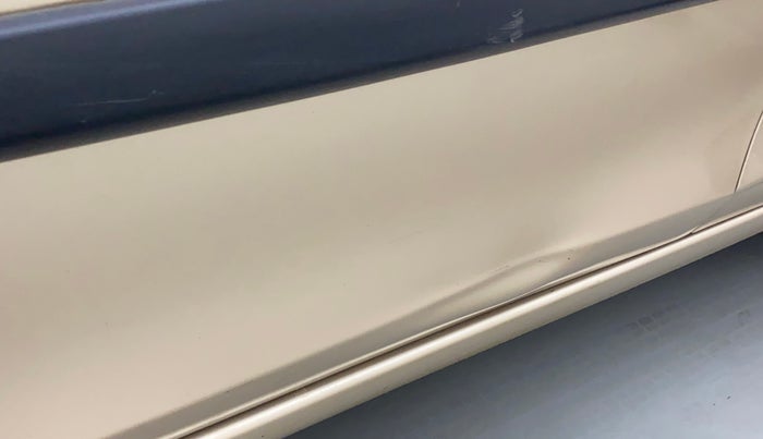 2015 Maruti Ciaz ZXI+, Petrol, Manual, 1,19,022 km, Front passenger door - Slightly dented