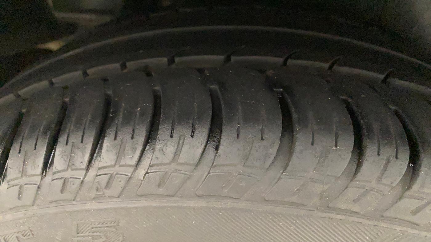 2015 Maruti Ciaz ZXI+, Petrol, Manual, 1,19,022 km, Right Rear Tyre Tread