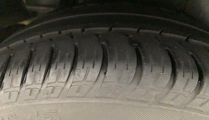 2015 Maruti Ciaz ZXI+, Petrol, Manual, 1,19,022 km, Right Rear Tyre Tread