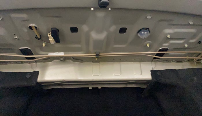 2015 Maruti Ciaz ZXI+, Petrol, Manual, 1,19,022 km, Dicky (Boot door) - Boot space light has minor damage