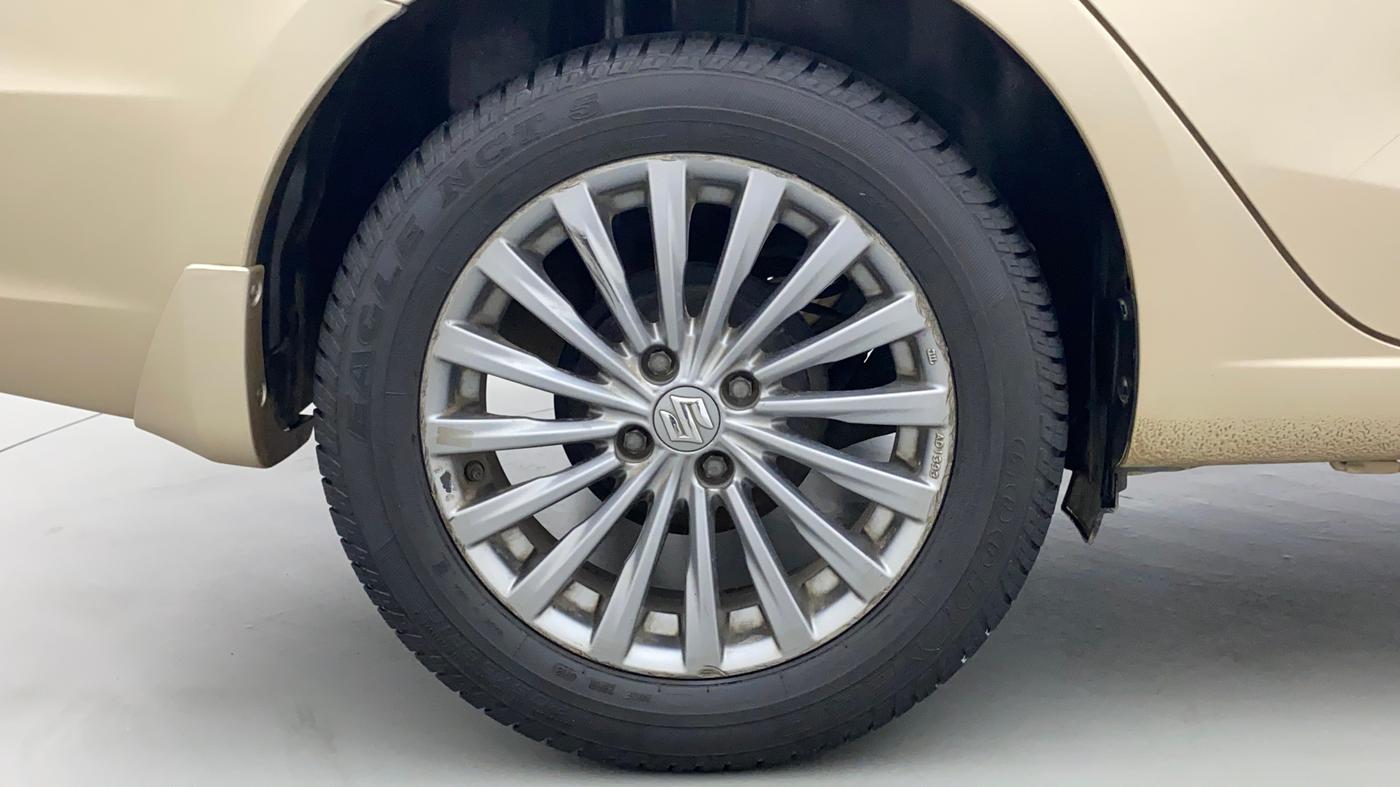 2015 Maruti Ciaz ZXI+, Petrol, Manual, 1,19,022 km, Right Rear Wheel