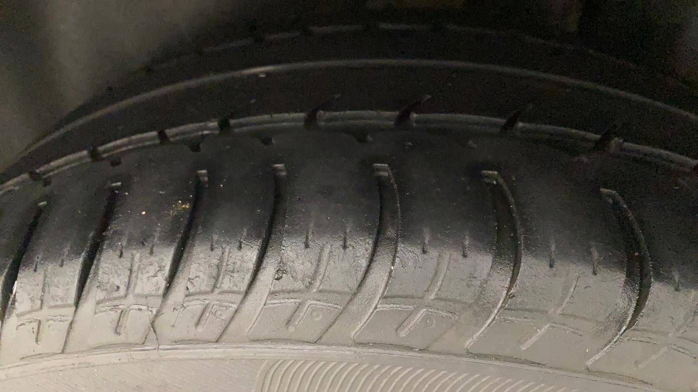 2015 Maruti Ciaz ZXI+, Petrol, Manual, 1,19,022 km, Left Rear Tyre Tread
