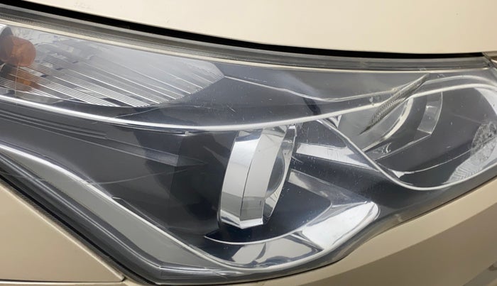 2015 Maruti Ciaz ZXI+, Petrol, Manual, 1,19,022 km, Right headlight - Minor scratches