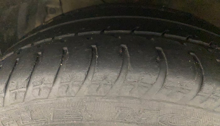 2015 Maruti Ciaz ZXI+, Petrol, Manual, 1,19,022 km, Left Front Tyre Tread