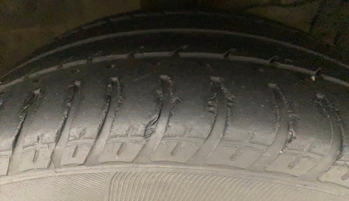 2015 Maruti Ciaz ZXI+, Petrol, Manual, 1,19,022 km, Right Front Tyre Tread