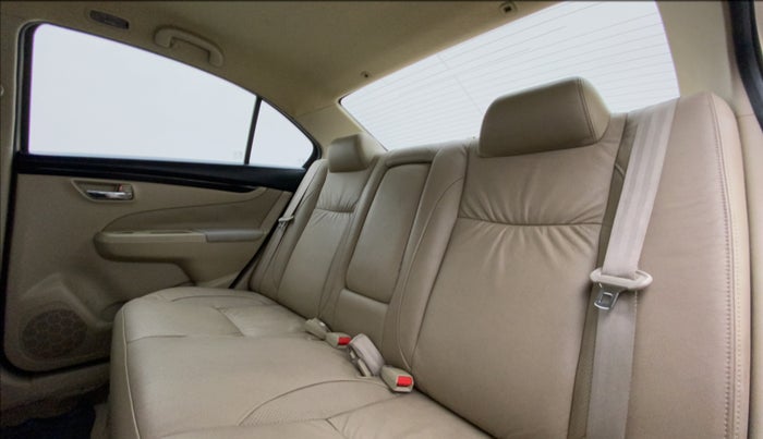 2015 Maruti Ciaz ZXI+, Petrol, Manual, 1,19,022 km, Right Side Rear Door Cabin