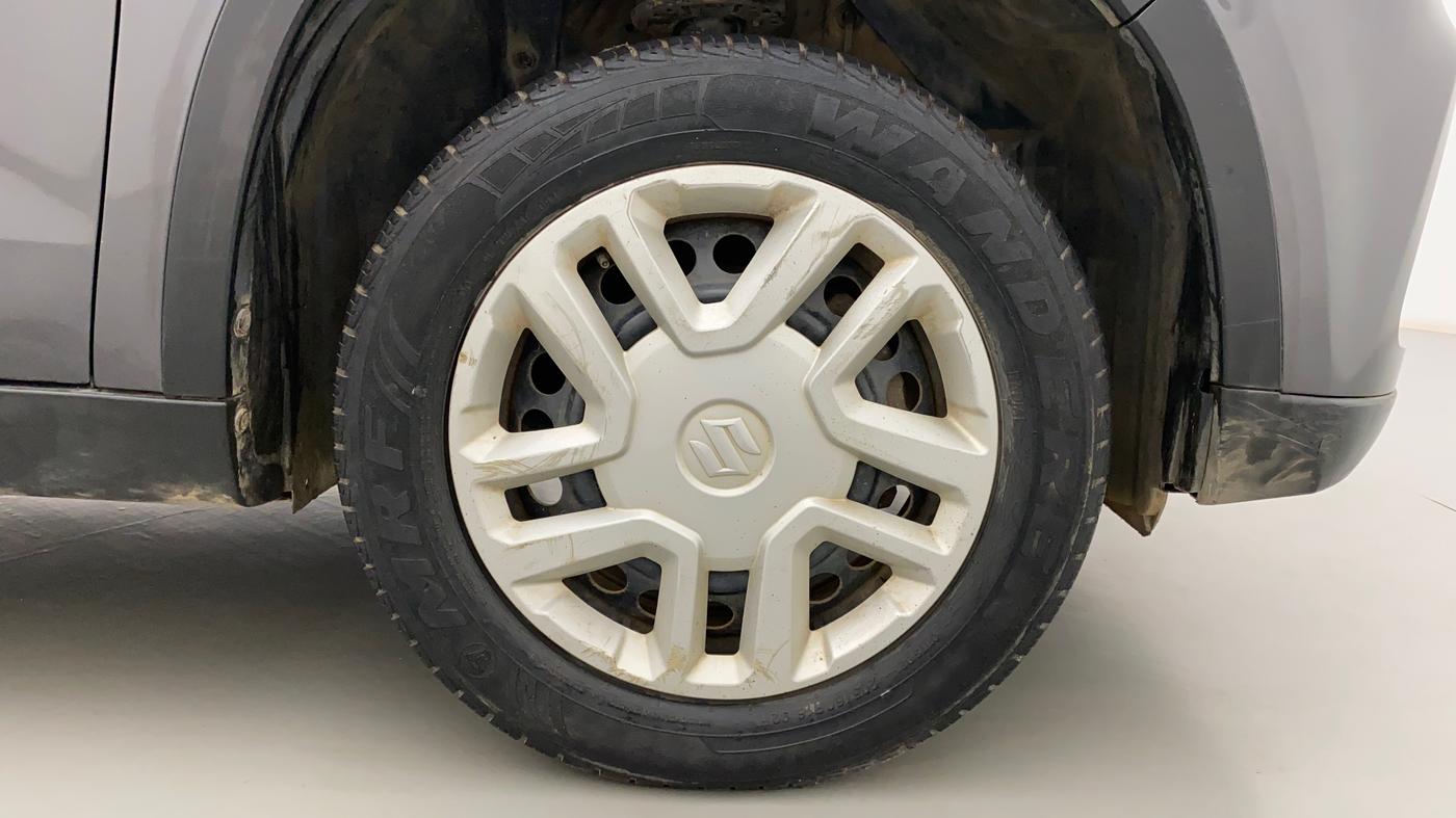 2016 Maruti Vitara Brezza VDI, Diesel, Manual, 54,840 km, Right Front Wheel