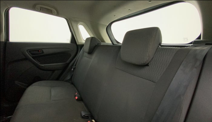 2016 Maruti Vitara Brezza VDI, Diesel, Manual, 54,840 km, Right Side Rear Door Cabin