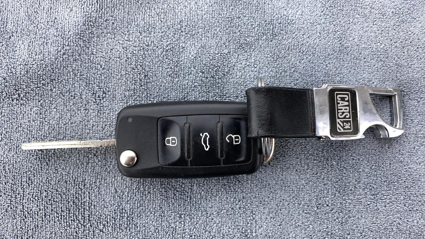 2018 Volkswagen Polo COMFORTLINE 1.0 PETROL, Petrol, Manual, 27,132 km, Key Close Up