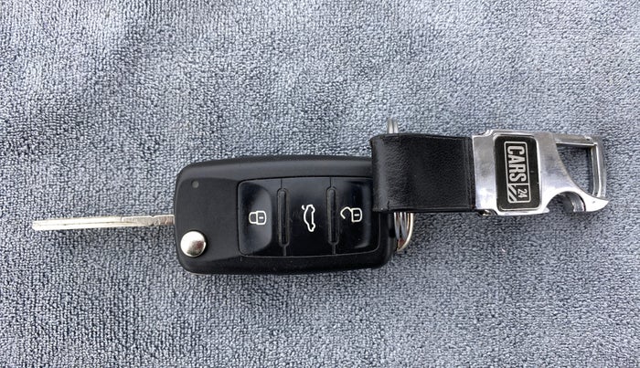 2018 Volkswagen Polo COMFORTLINE 1.0 PETROL, Petrol, Manual, 27,132 km, Key Close Up