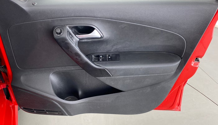 2018 Volkswagen Polo COMFORTLINE 1.0 PETROL, Petrol, Manual, 27,132 km, Driver Side Door Panels Control