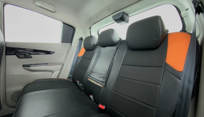 2016 Mahindra Kuv100 K6+ 6 STR, Petrol, Manual, 61,590 km, Right Side Rear Door Cabin