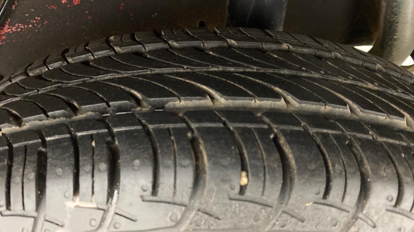2017 Maruti Celerio ZXI (O), Petrol, Manual, 3,961 km, Left Rear Tyre Tread