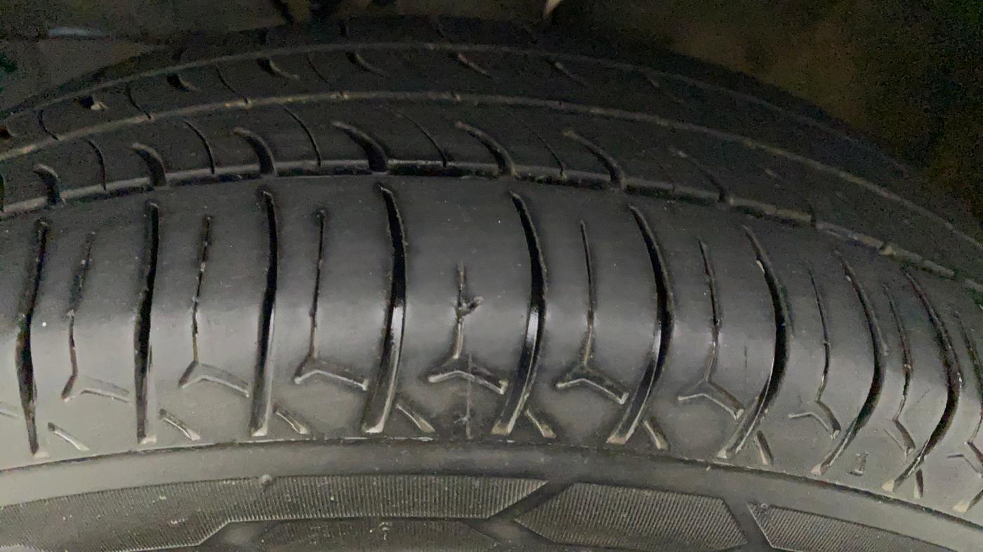 2021 Maruti New Wagon-R LXI CNG 1.0, CNG, Manual, 88,861 km, Right Front Tyre Tread