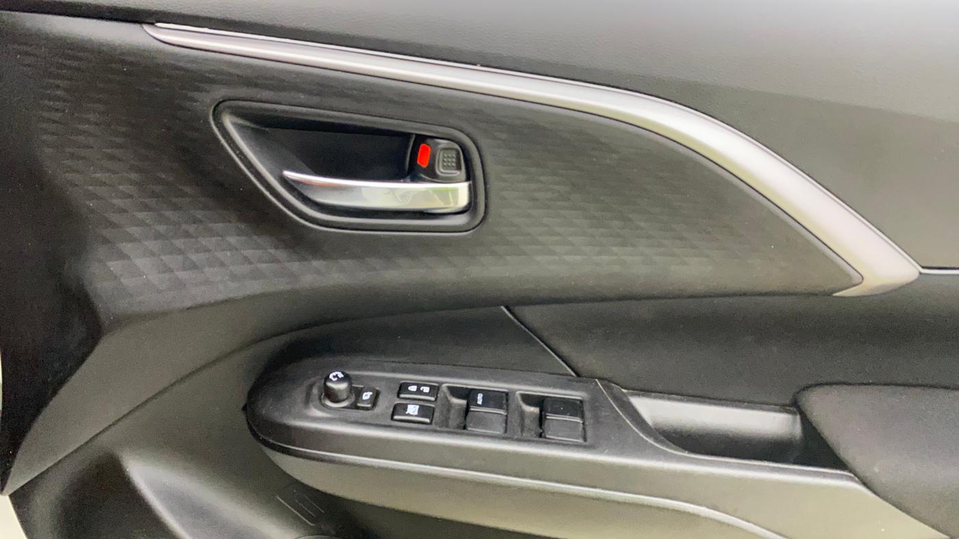 2024 Maruti Swift ZXi AMT, Petrol, Automatic, 17,615 km, Driver Side Door Panels Control