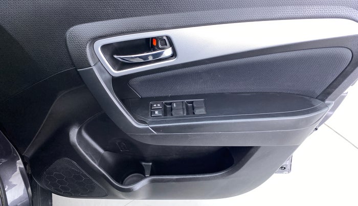 2022 Maruti BREZZA ZXI + SMART HYBRID, Petrol, Manual, 9,771 km, Driver Side Door Panels Control