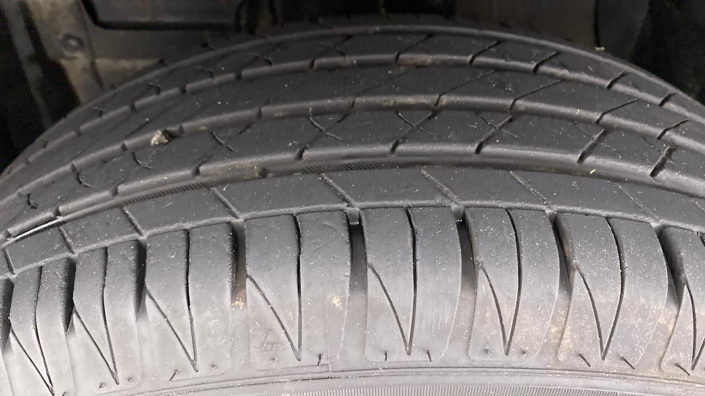 2022 Maruti BREZZA ZXI + SMART HYBRID, Petrol, Manual, 9,771 km, Left Front Tyre Tread
