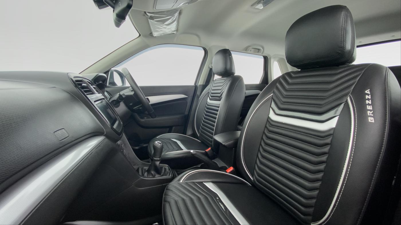 2022 Maruti BREZZA ZXI + SMART HYBRID, Petrol, Manual, 9,771 km, Right Side Front Door Cabin