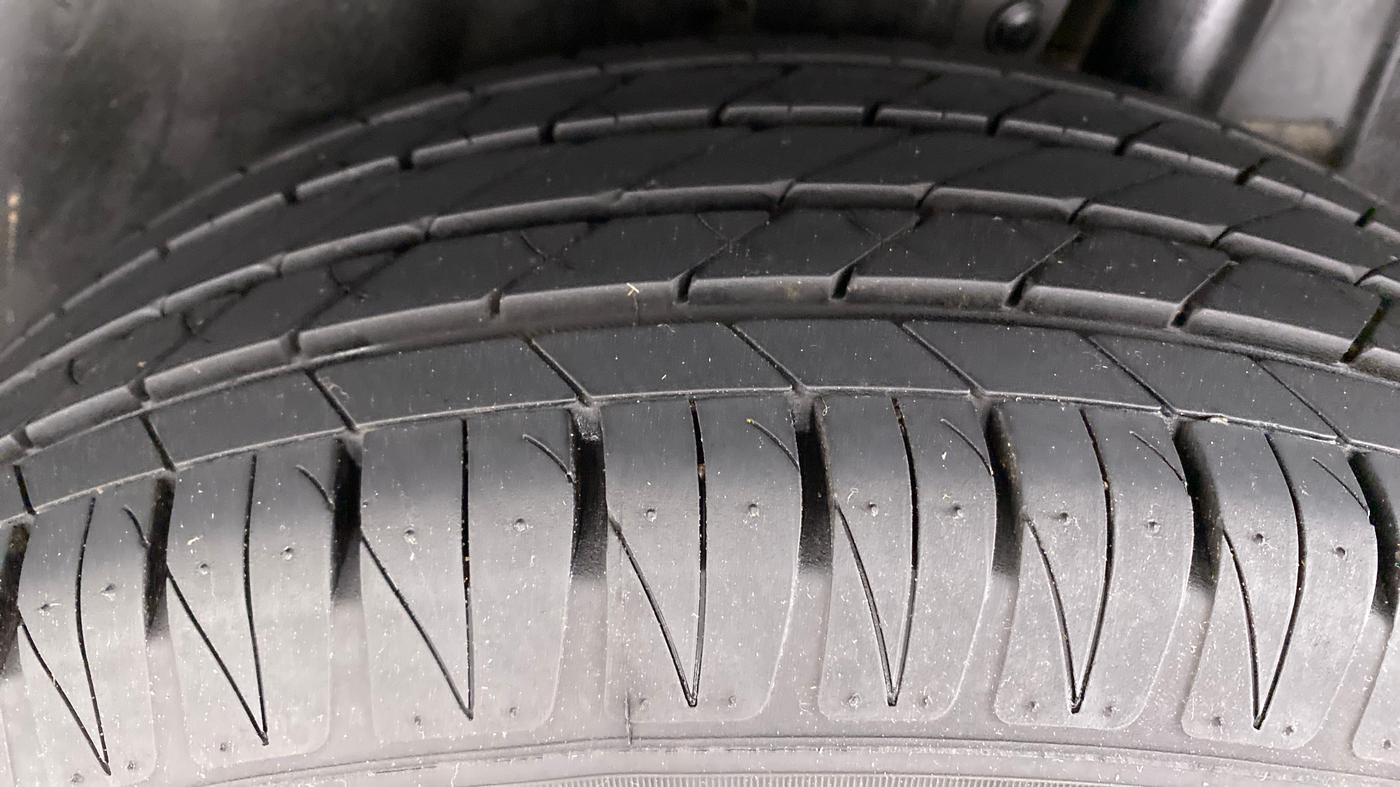 2022 Maruti BREZZA ZXI + SMART HYBRID, Petrol, Manual, 9,771 km, Left Rear Tyre Tread