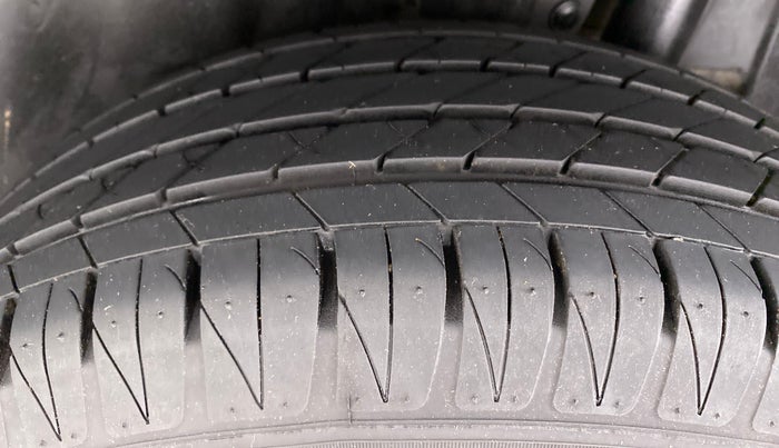 2022 Maruti BREZZA ZXI + SMART HYBRID, Petrol, Manual, 9,771 km, Left Rear Tyre Tread