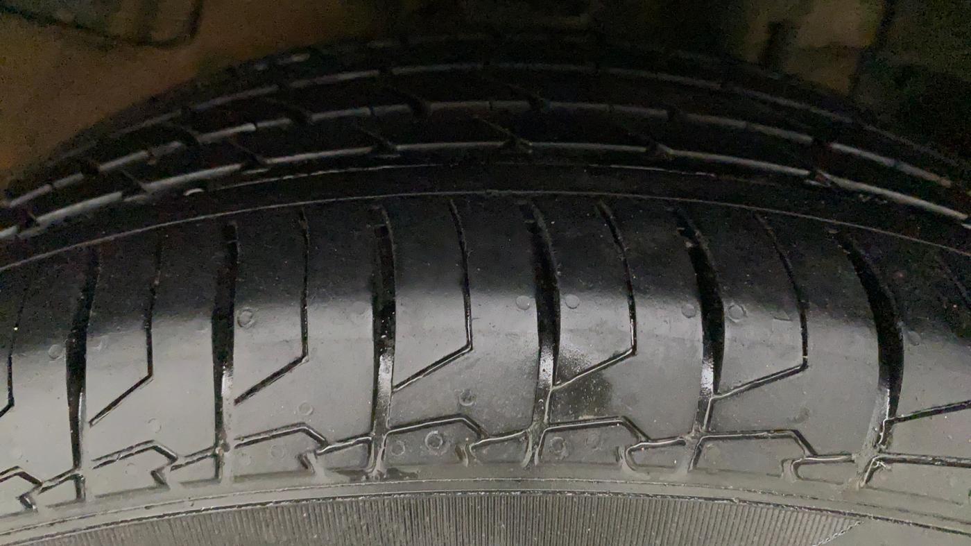 2018 Tata NEXON XZA PLUS PETROL DUAL TONE, Petrol, Automatic, 66,115 km, Left Rear Tyre Tread