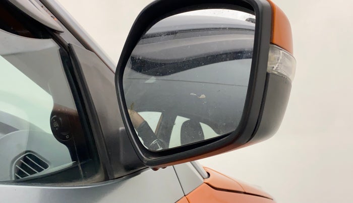 2018 Tata NEXON XZA PLUS PETROL DUAL TONE, Petrol, Automatic, 66,115 km, Right rear-view mirror - Mirror motor not working