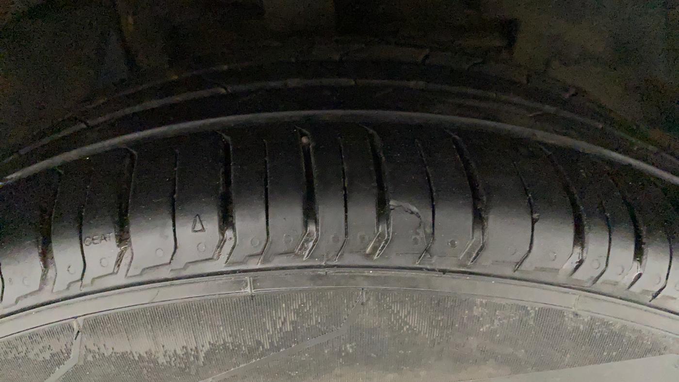 2018 Tata NEXON XZA PLUS PETROL DUAL TONE, Petrol, Automatic, 66,115 km, Right Front Tyre Tread