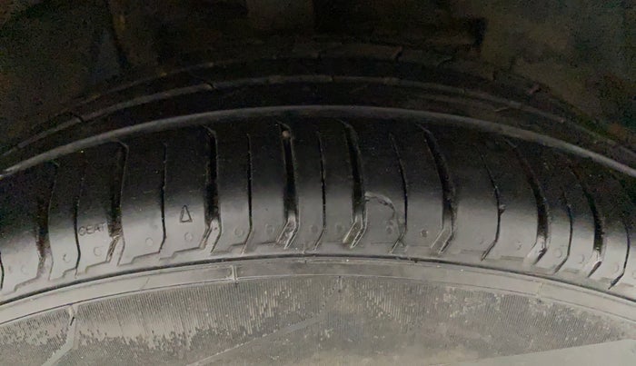 2018 Tata NEXON XZA PLUS PETROL DUAL TONE, Petrol, Automatic, 66,115 km, Right Front Tyre Tread
