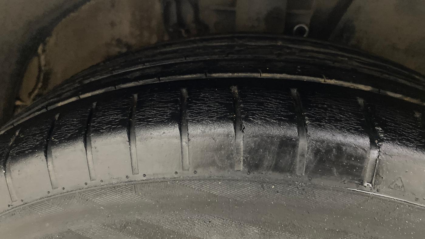 2017 Volkswagen Polo HIGHLINE1.2L, Petrol, Manual, 55,148 km, Right Front Tyre Tread