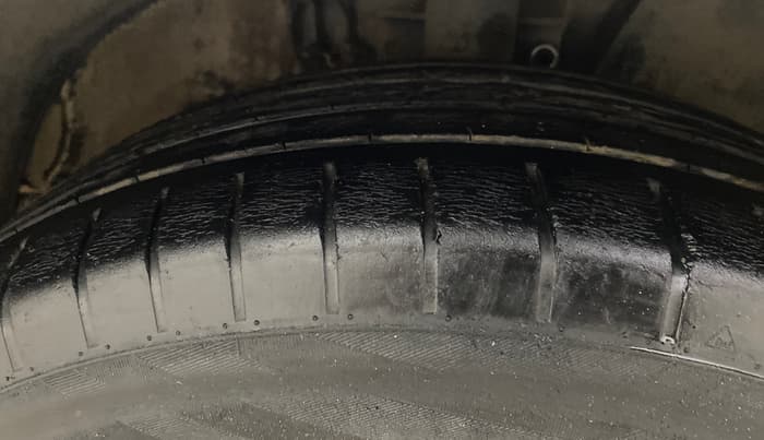 2017 Volkswagen Polo HIGHLINE1.2L, Petrol, Manual, 55,148 km, Right Front Tyre Tread