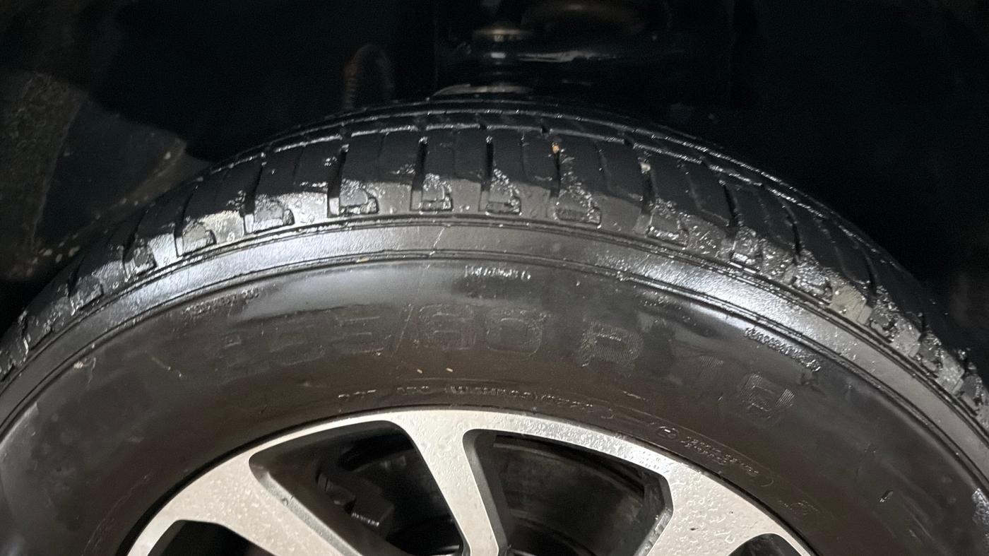 2023 Mahindra SCORPIO-N Z8 L PETROL AT 7 STR, Petrol, Automatic, 45,482 km, Right Front Tyre Tread