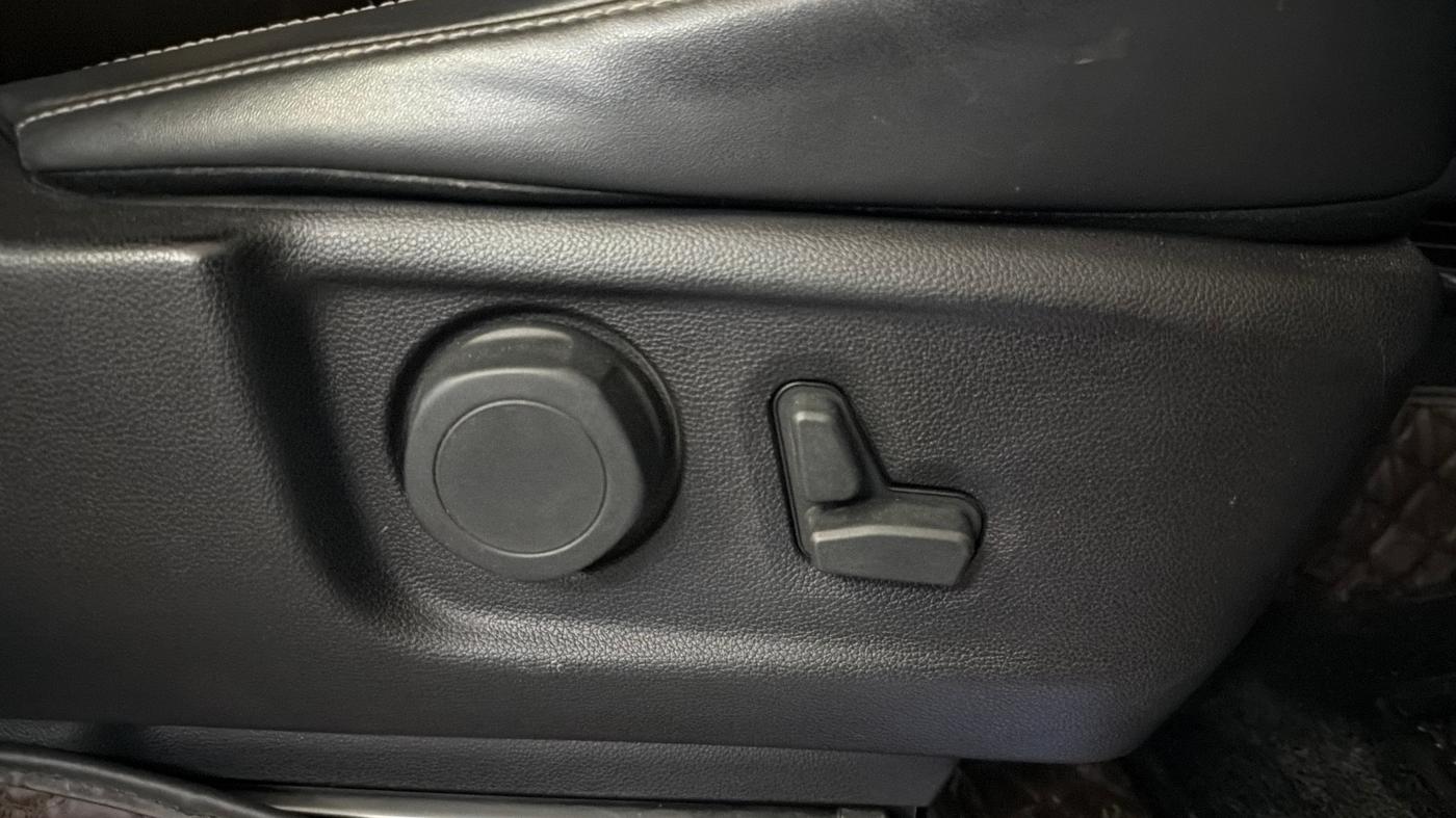 2023 Mahindra SCORPIO-N Z8 L PETROL AT 7 STR, Petrol, Automatic, 45,482 km, Driver Side Adjustment Panel
