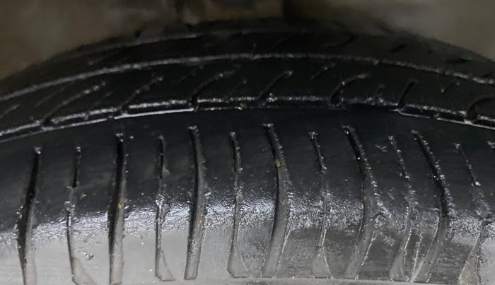 2013 Maruti Wagon R 1.0 LXI CNG, CNG, Manual, 86,697 km, Right Front Tyre Tread
