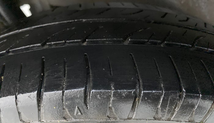 2013 Maruti Wagon R 1.0 LXI CNG, CNG, Manual, 86,697 km, Left Front Tyre Tread