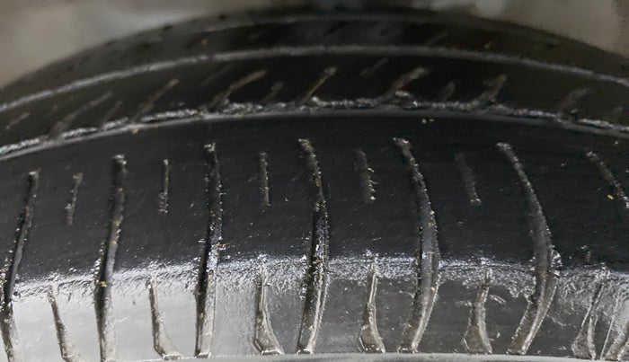 2013 Maruti Wagon R 1.0 LXI CNG, CNG, Manual, 86,697 km, Right Rear Tyre Tread