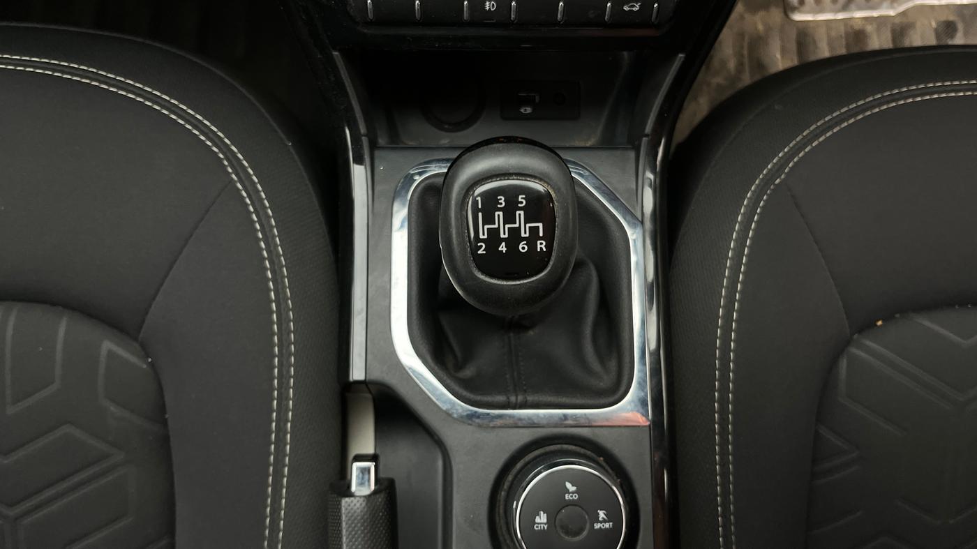 2021 Tata NEXON XZ PETROL, Petrol, Manual, 23,981 km, Gear Lever