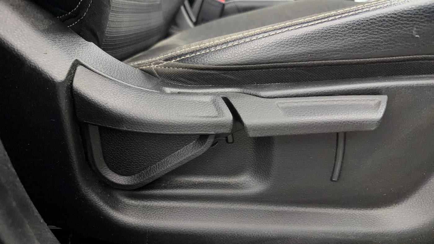 2023 KIA SONET HTK PLUS 1.0 IMT, Petrol, Manual, 22,950 km, Driver Side Adjustment Panel
