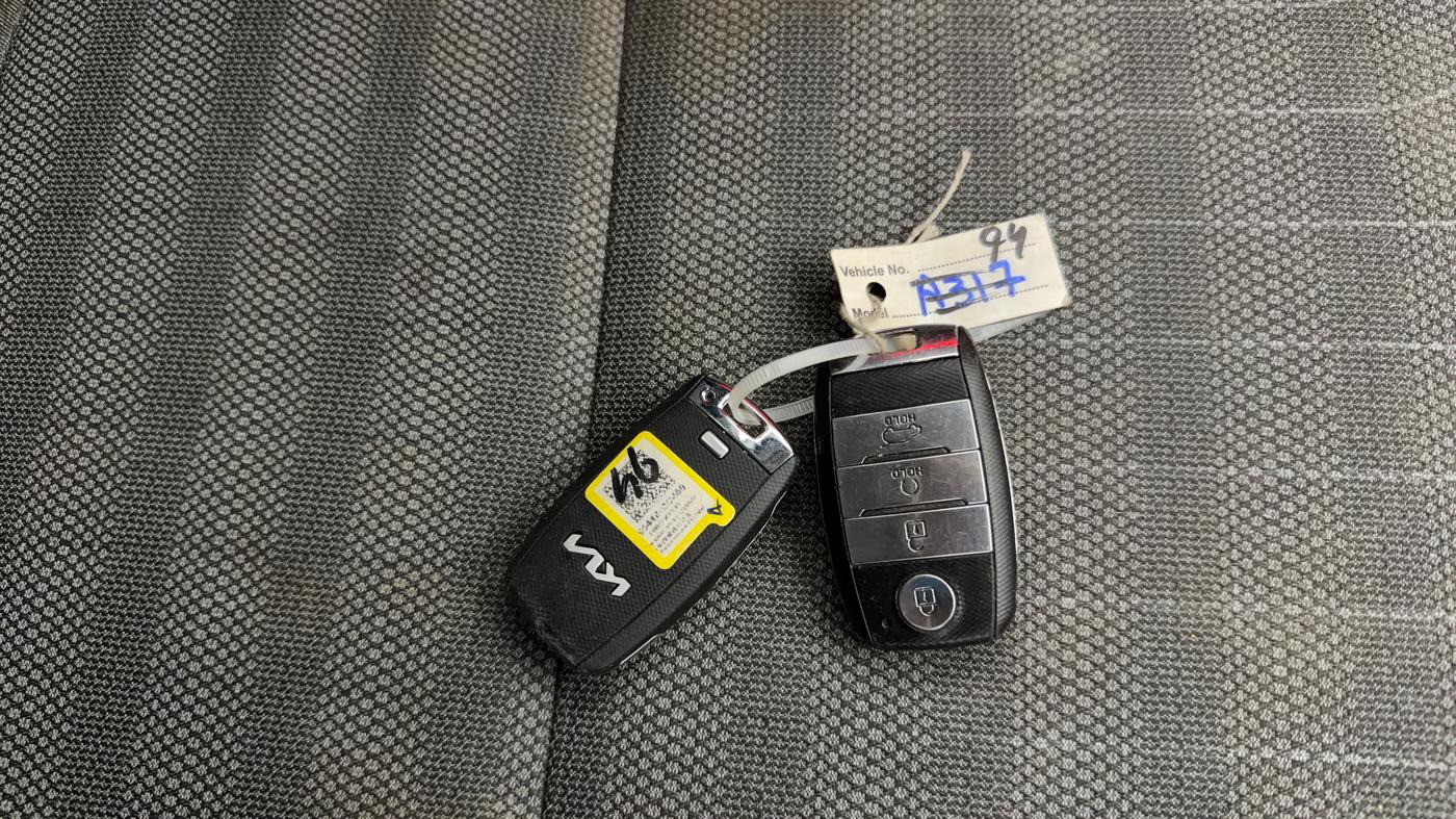 2023 KIA SONET HTK PLUS 1.0 IMT, Petrol, Manual, 22,950 km, Key Close Up
