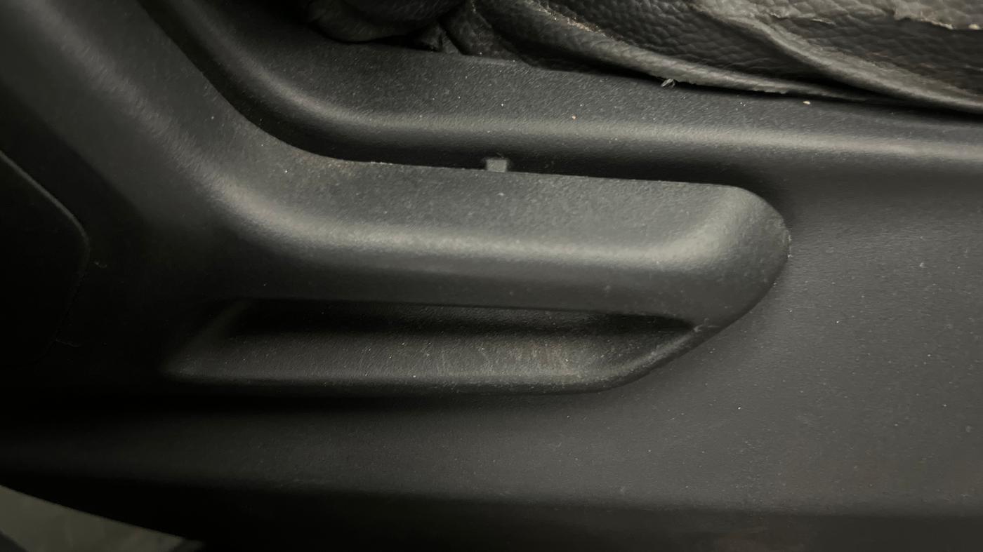 2020 Tata Tiago XE PETROL, Petrol, Manual, 31,395 km, Driver Side Adjustment Panel