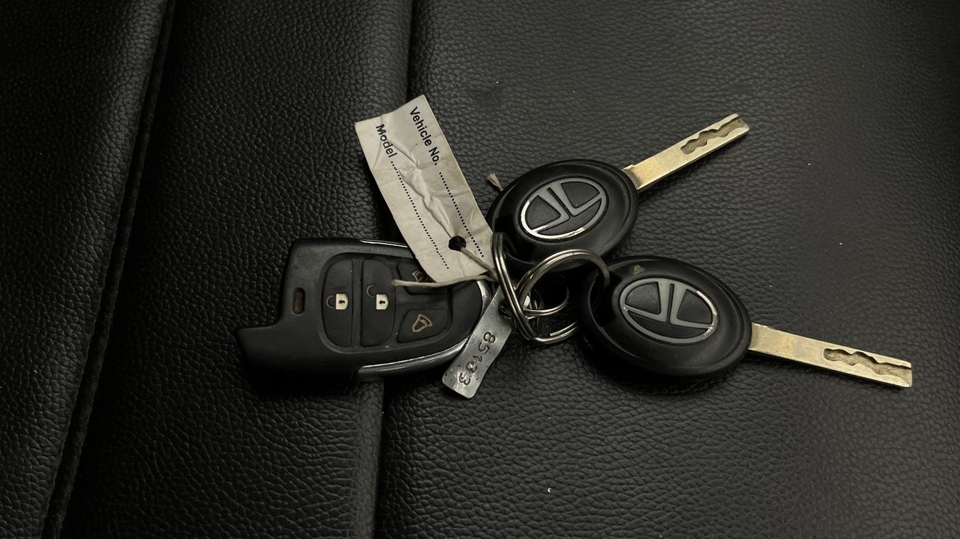 2020 Tata Tiago XE PETROL, Petrol, Manual, 31,395 km, Key Close Up