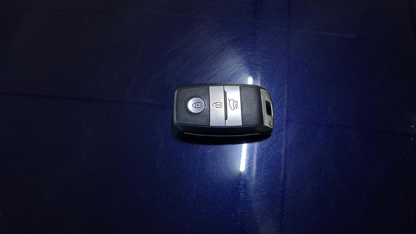 2022 KIA CARENS LUXURY PLUS 1.4 PETROL 7 STR, Petrol, Manual, 42,324 km, Key Close Up